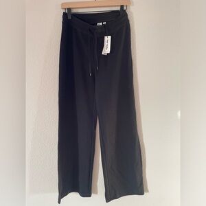 NWT Aritzia TNA Wafflex pants/ size S